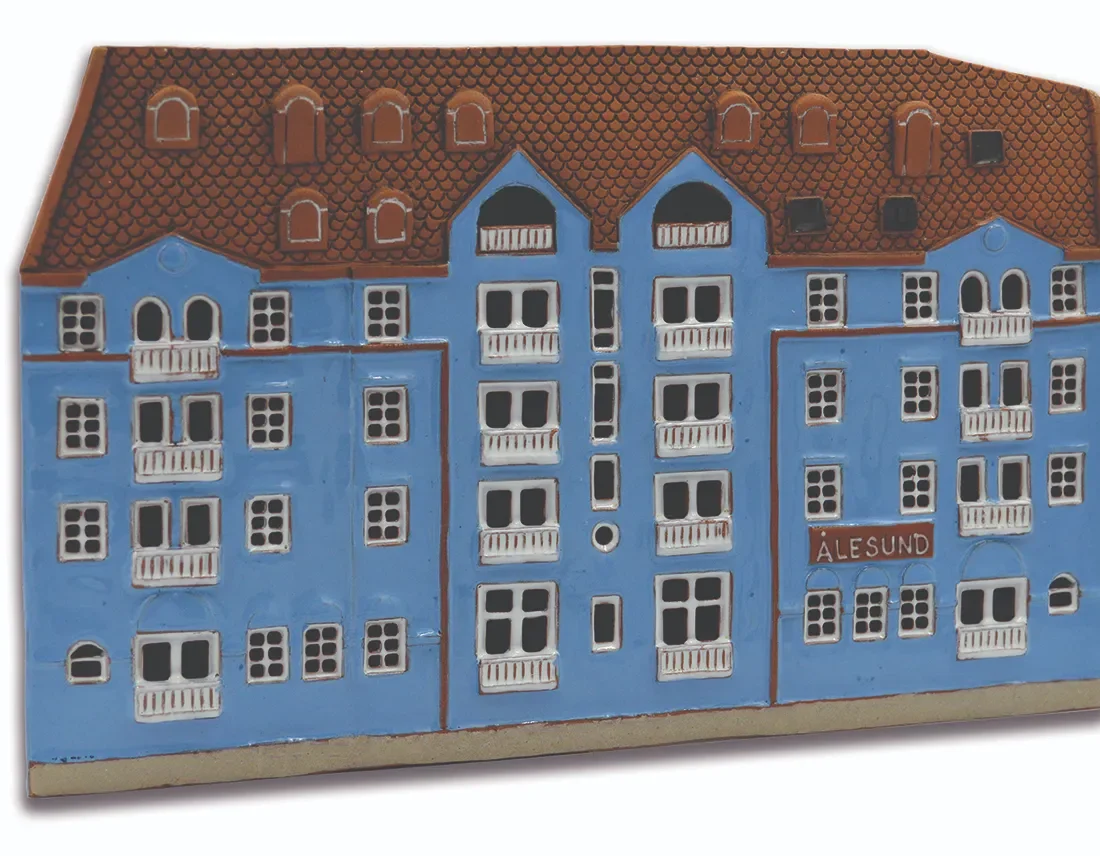 Ceramic plaque of original house in Alesund A 07 PL